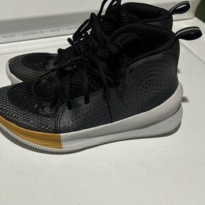 Black High-Top Athletic Sneakers with White Sole and Gold Accent